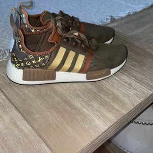 Olive/gold sneakers lv